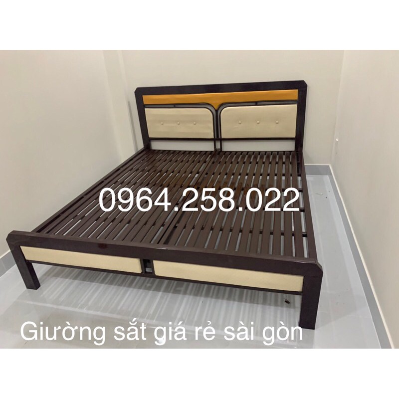 Giường sắt khung hộp 4-8 Sài gòn (hình chụp thật)