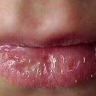 Sáp dưỡng môi không chì
