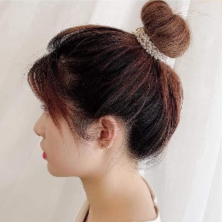 cột tóc đính đá style Hàn Quốc