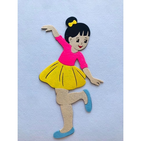 Hình rời bé gái đang múa