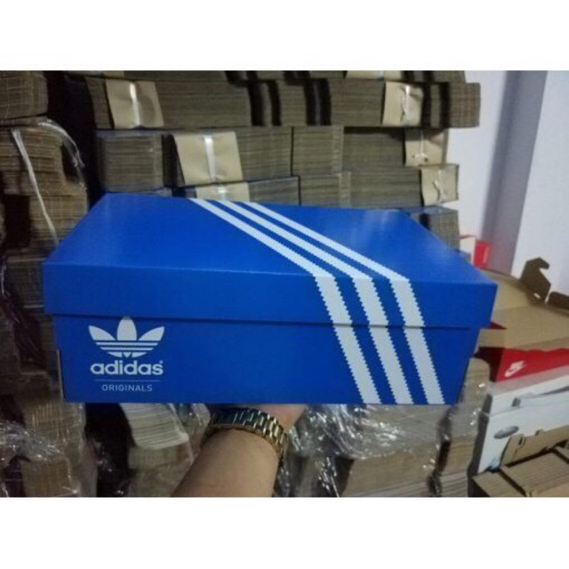 Hộp đựng giày đá bóng, giày sneaker.