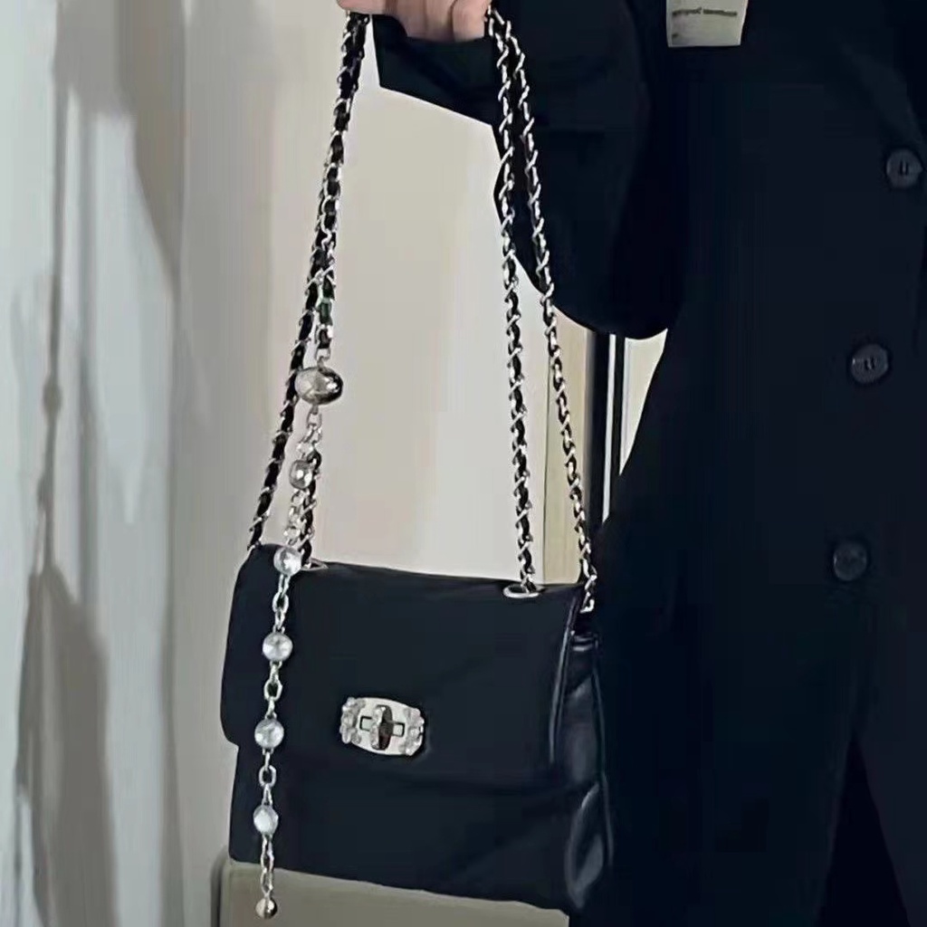 Túi Đeo Chéo Vai Hình Thoi Phối Dây Xích Thời Trang Mùa Hè 2022 Dành Cho Nữ