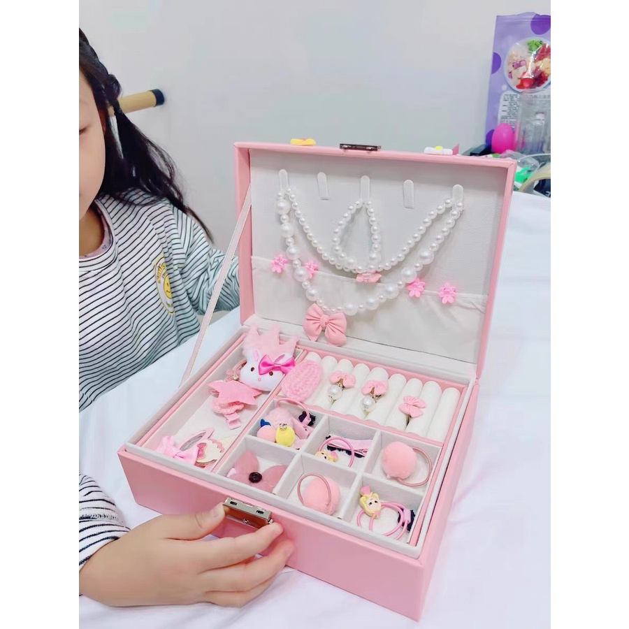 Hộp đựng trang sức sẵn nhiều phụ kiện vòng cổ, vòng tay, bông tai nhẫn, nơ buộc tóc dễ thương cho bé gái
