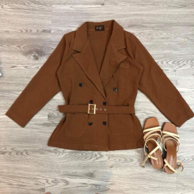 Áo khoác fom dai cổ vest phối nút kèm belt siêu sang