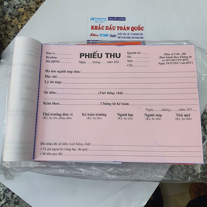 Quyển phiếu thu carbon 2 liên A5 dày dặn rõ nét, có rãnh xé