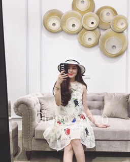 Váy thêu nổi Moschino