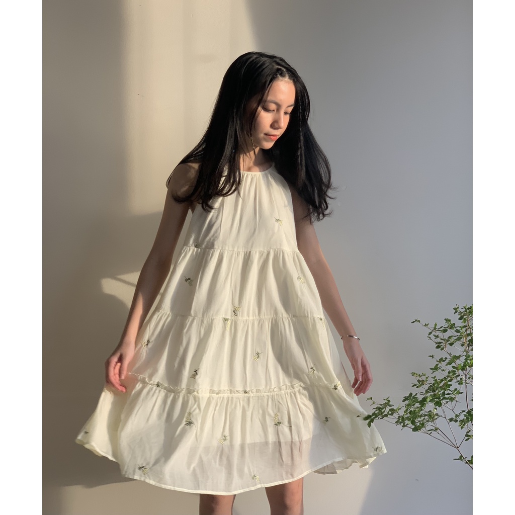 váy cổ yếm LOLLIE STUDIO TKV80 thêu họa tiết hoa nhí