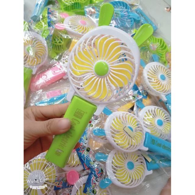 Quạt cầm tay đựng pin tiểu