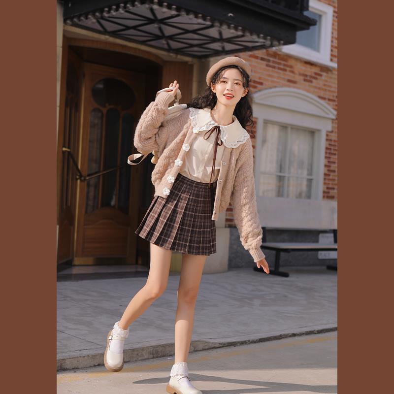 Set áo khoác cardigan dệt kim dáng rộng + áo sơ mi cổ búp bê + chân váy xếp ly + áo 5 ngày