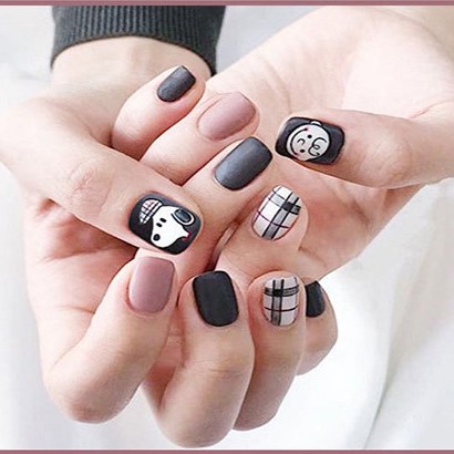 Bộ 24 móng tay giả Hin Nail họa tiết snoopy