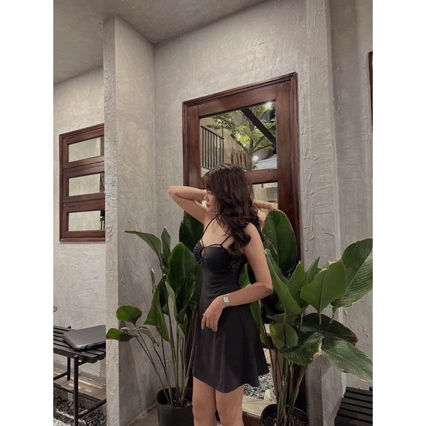Đầm thun 2 dây, đầm xẻ chân ngực, đầm hở lưng . Đầm cột vai kiểu dáng sexy, cá tính.