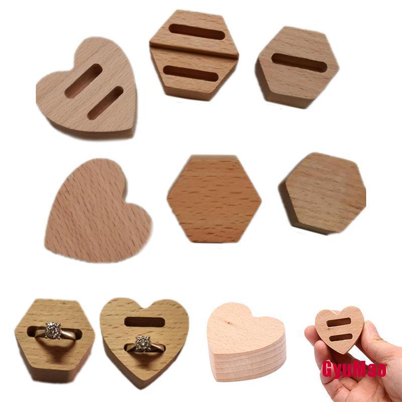 Giá Đỡ Nhẫn Bằng Gỗ Hình Lục Giác Trái Tim Độc Đáo Dùng Làm Quà Tặng