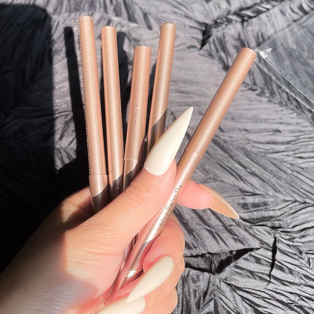 Bút nhũ bắt sáng dùng để trang điểm mắt hoặc bắt sáng cho khuôn mặt tiện dụng