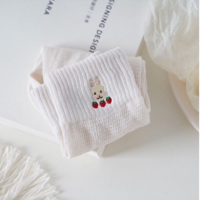 Tất lưới hoạ tiết thỏ dễ thương