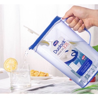Bình nước nhựa để tủ lạnh lock&lock dualock dung tích 2.2l hap792