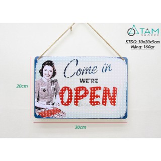 Tranh thiếc treo cửa Come in We're Open hình cô gái BTC-21 TTTM