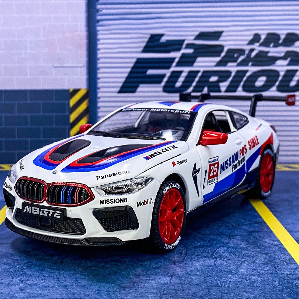 Mô Hình Xe Hơi BMW M8 GTE Bằng Hợp Kim Tỉ Lệ 1: 24