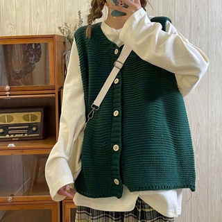 Set áo cardigan gile len cùng áo phông trắng dài tay siêu đáng yêu