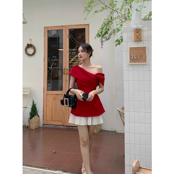 set áo lệch vai + váy xếp ly