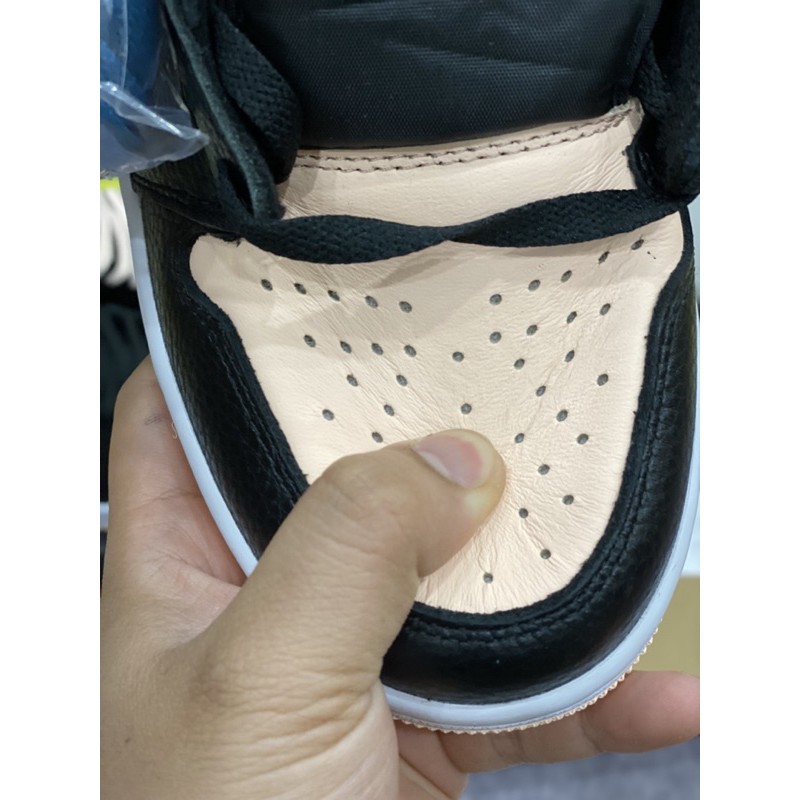 [AGsneaker] Giày thể thao cổ cao màu Black crimson tint chân bè fit lên 1 size... | BigBuy360 - bigbuy360.vn