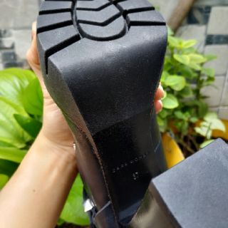 Giày bốt Zara