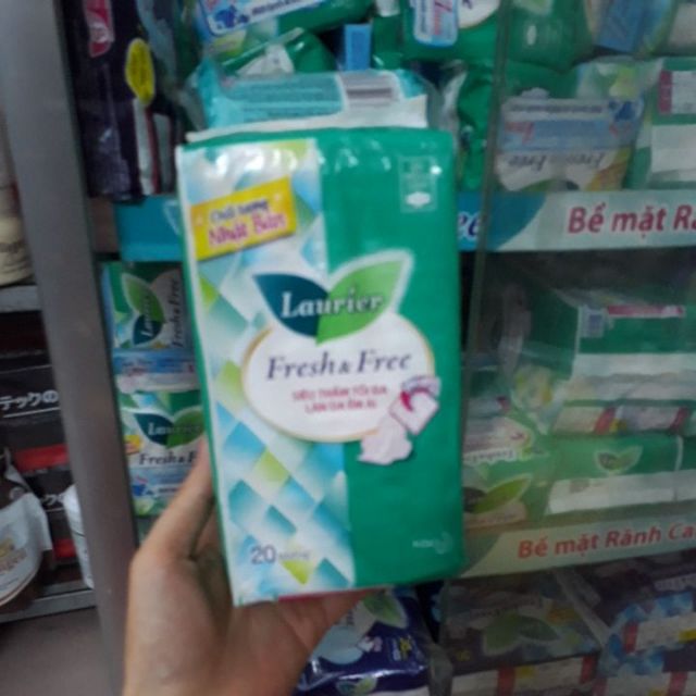 băng vệ sinh  laurier 20 miếng có cánh