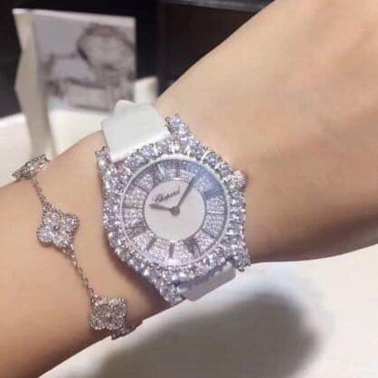 Đồng hồ Nữ Chopard đá cao cấp loại đẹp chạy pin máy nhật 32mm dây lụa màu trắng