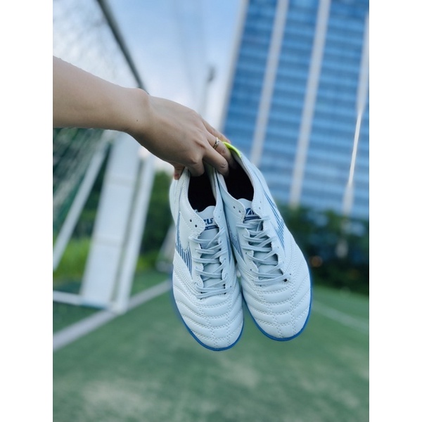 Giày đá bóng chuyên sân cỏ nhân tạo đinh TF mizuno Neo 3 màu trắng ghi