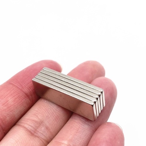 Nam châm đất hiếm 30x10x2/3/5/10mm từ tính mạnh N35