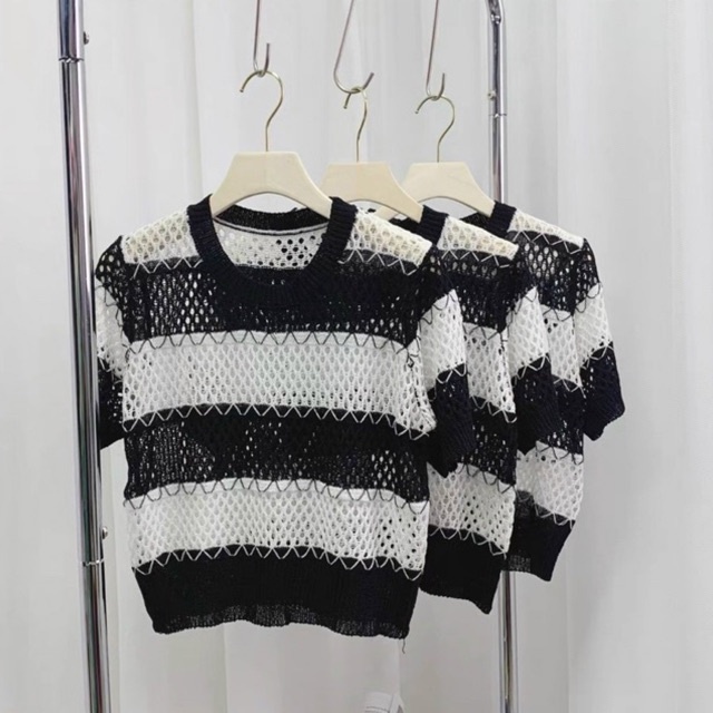 Áo len mỏng lưới kẻ đen trắng, Áo kiểu cổ tròn ngắn tay AL8523 - NhiNhi Shop