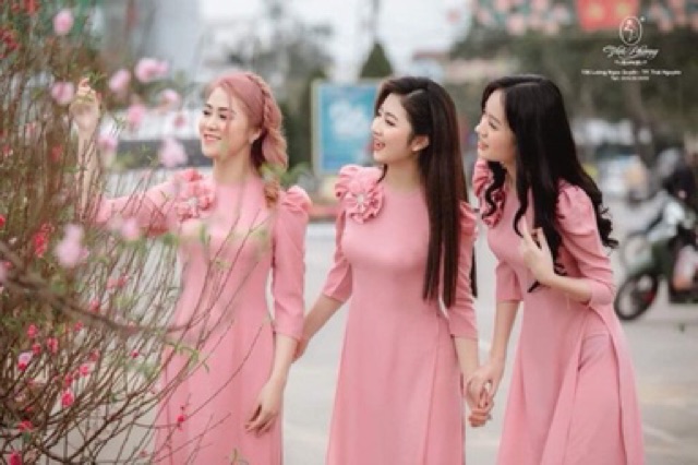 Áo dài tay bồng đính hoa kèm quần | BigBuy360 - bigbuy360.vn