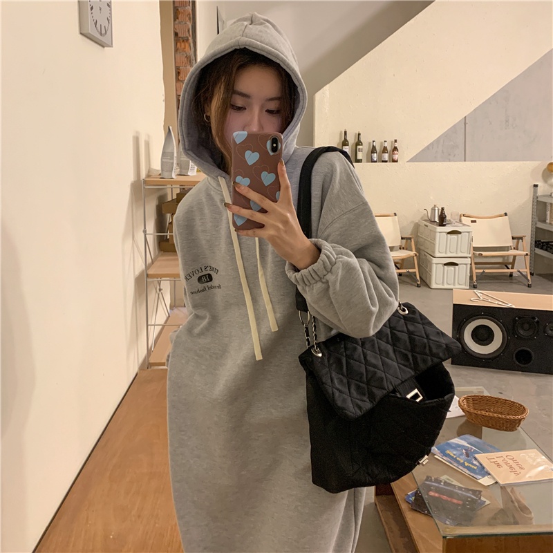 Đầm Nữ Dáng Rộng Xẻ Tà Có Nón In Chữ Thời Trang