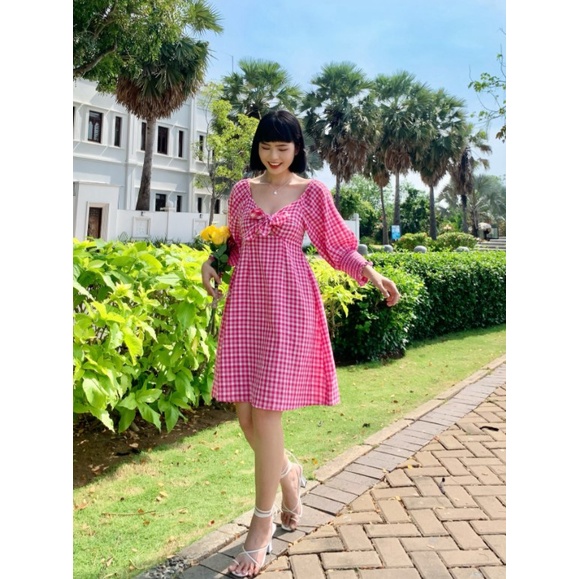 Đầm mocking trễ vai form suông rộng cột nơ sau thời trang GAGO hoạ tiết caro nhí hồng GG3834