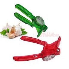 dụng cụ dập, nghiền tỏi ớt nhựa trong