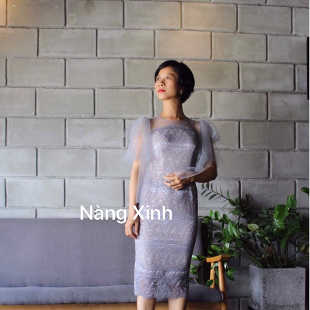 Đầm ren bút chì, đính nơ vai