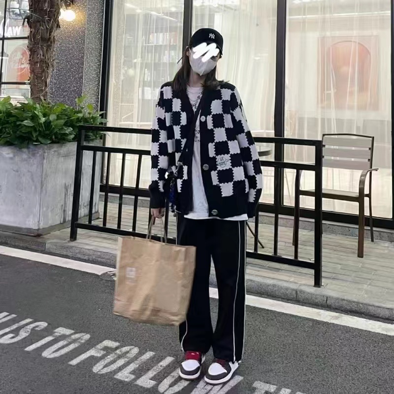 【77】Phiên bản Hàn Quốc  áo cardigan Áo khoác len cardigan cổ chữ V họa tiết kẻ ô cá tính Hàn Quốc