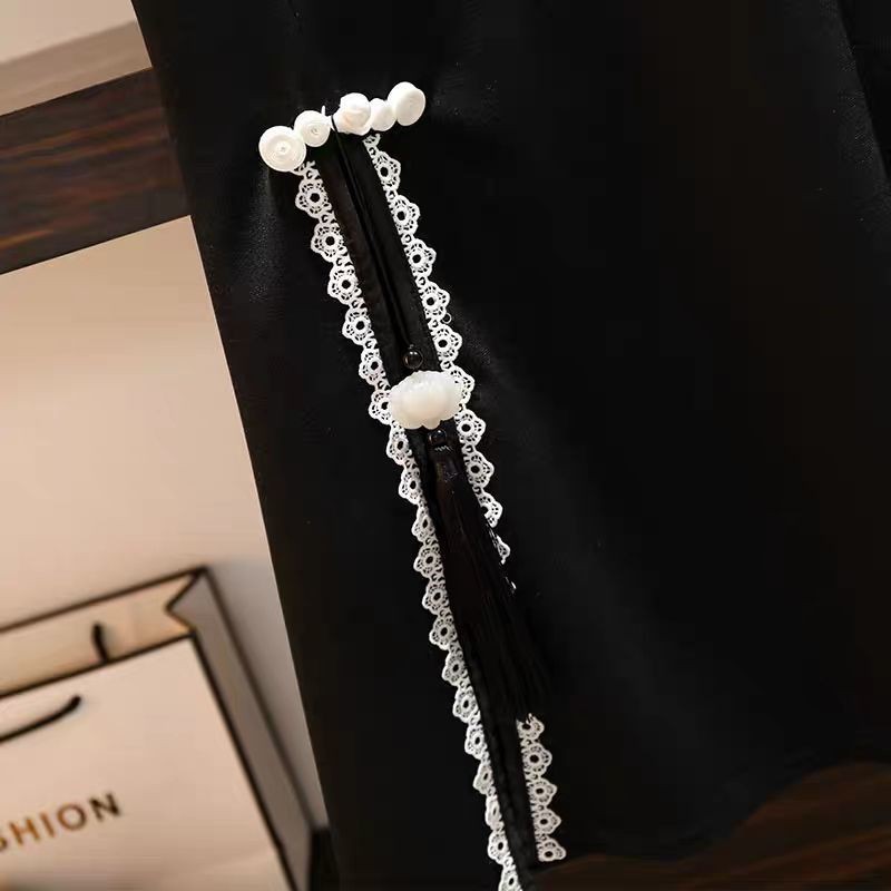 Có sẵn sườn xám đen Bộ  cách Tân Trung hoa có kèm quần và ngọc bội