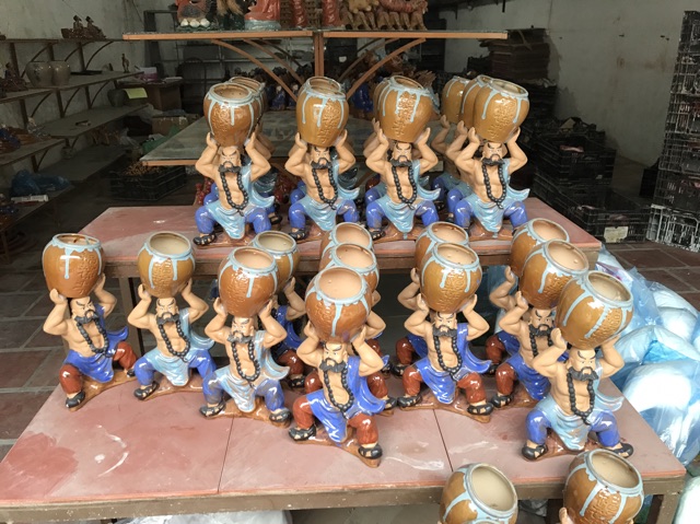 Ông nâng bình Lỗ Trí Thâm