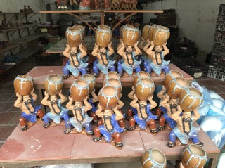 Ông nâng bình Lỗ Trí Thâm