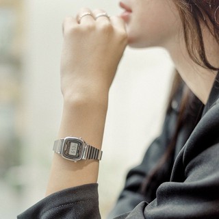 Đồng hồ điện tử nữ SKMEI DUPE bạc mặt đen 22mm dành cho tay nhỏ - chống nước cao, gói quà miễn phí