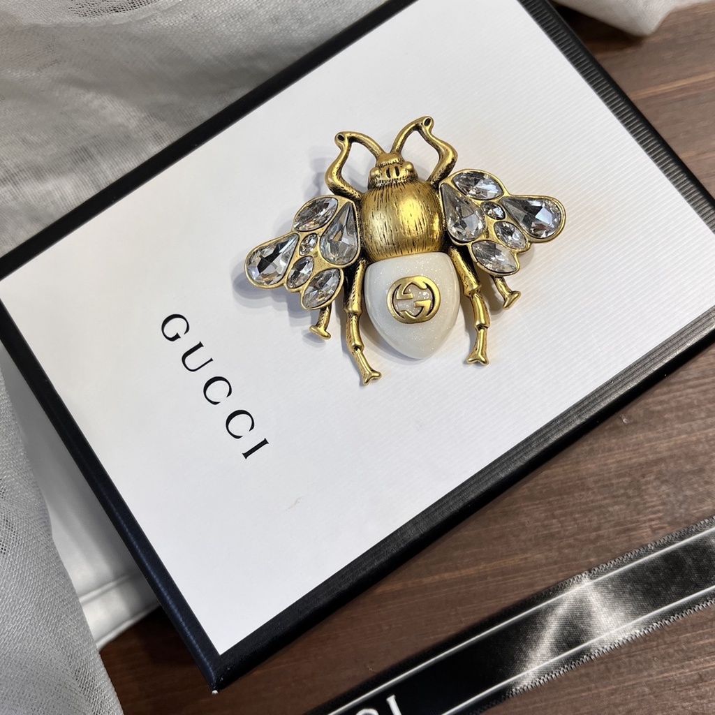 GUCCI Ghim CàI ÁO HìNh TráI Tim ĐíNh Kim Cương Giả ThờI Trang Cho Nữ