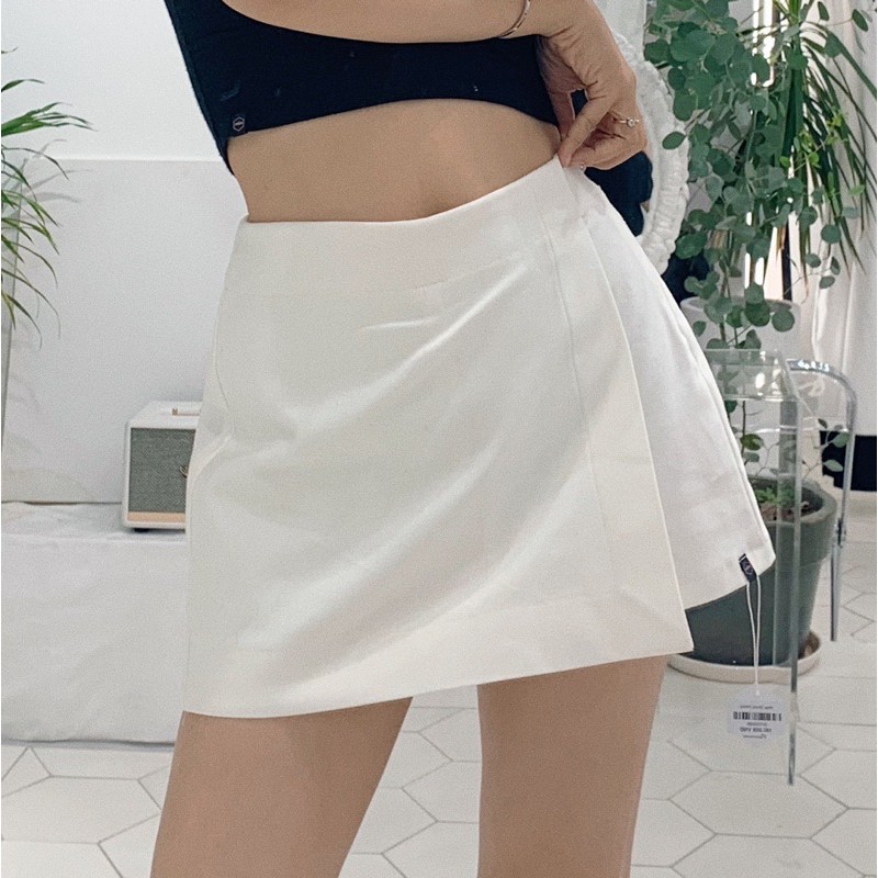 SP000989 Quần Wrap Shorts White- Tiệm Mềm Croptop