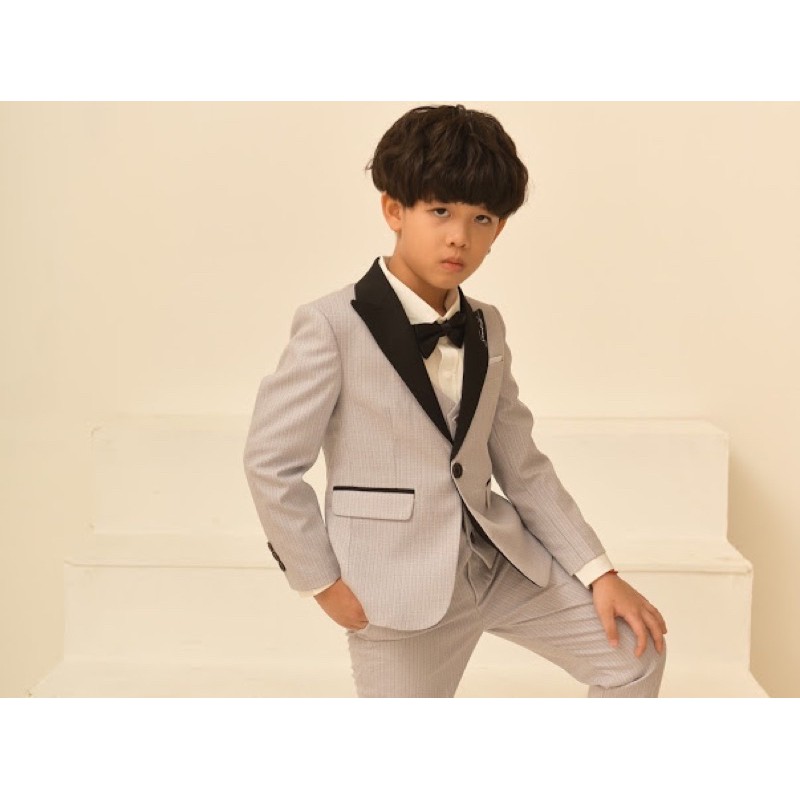 Bộ vest bé trai trắng vá ve đen