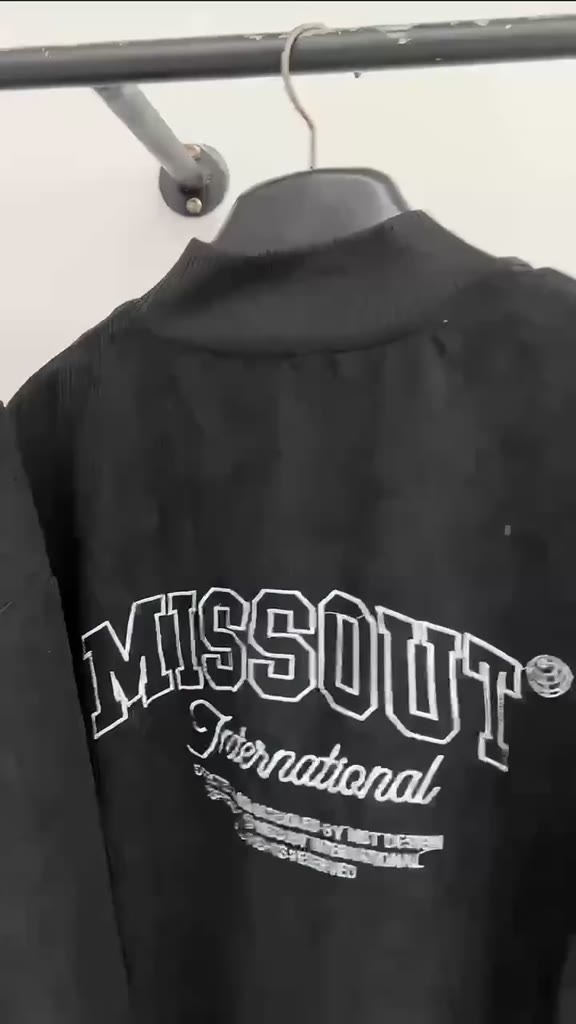 Áo khoác bomber nhung tăm local brand Missout typo , varsity jacket nam nữ form rộng , áo khoác bóng chày - gin store | BigBuy360 - bigbuy360.vn