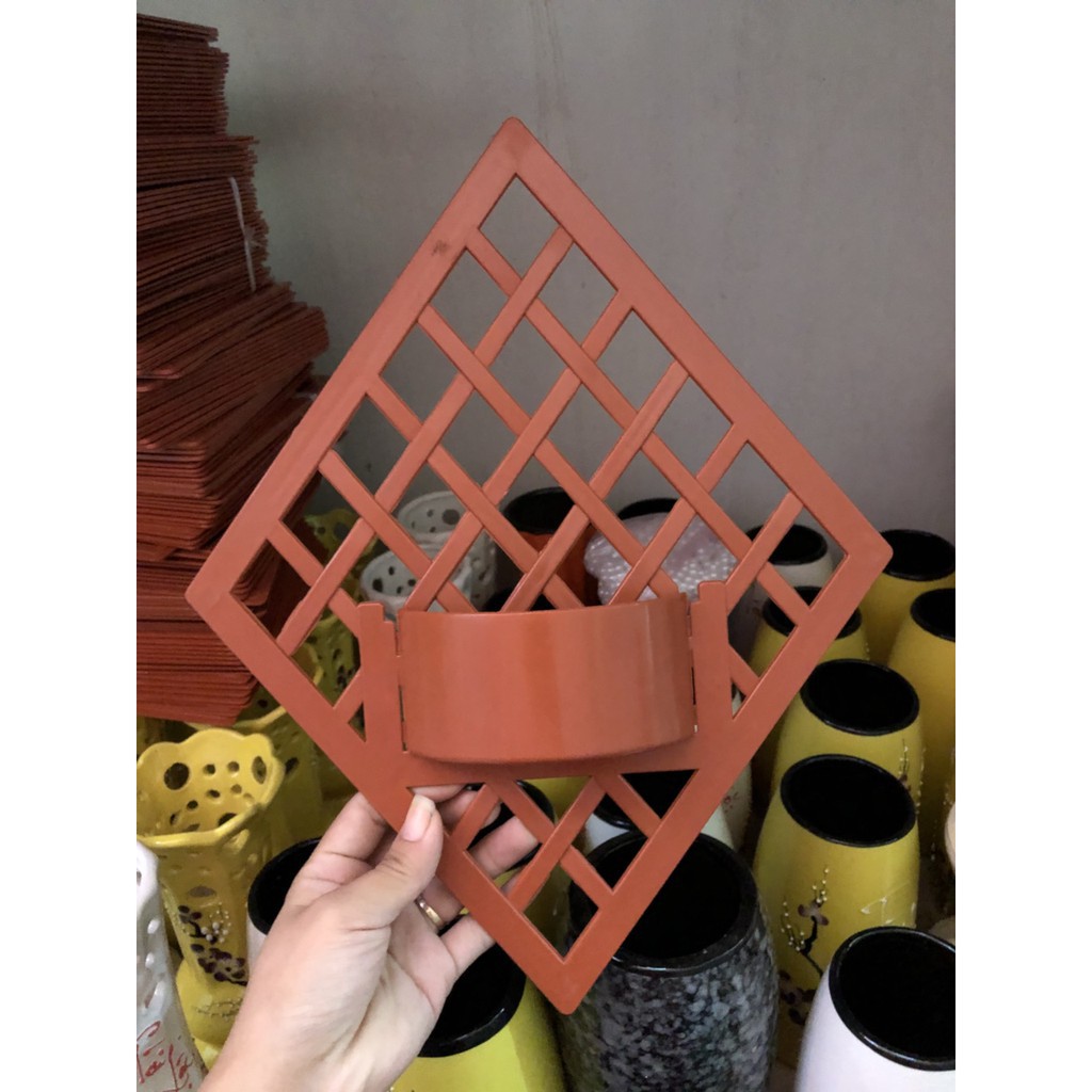 KHUNG TREO NHỰA 7.5K