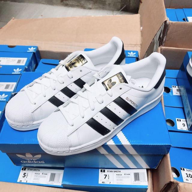 Giày Adidas Supper Star tem vàng ảnh thật shop chụp