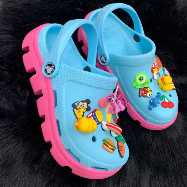 dép cross nam nữa khủng long bít đầu đế lượn sóng,  dép cross bít đầu màu xanh đế răng cưa màu hồng  hotrend DU01