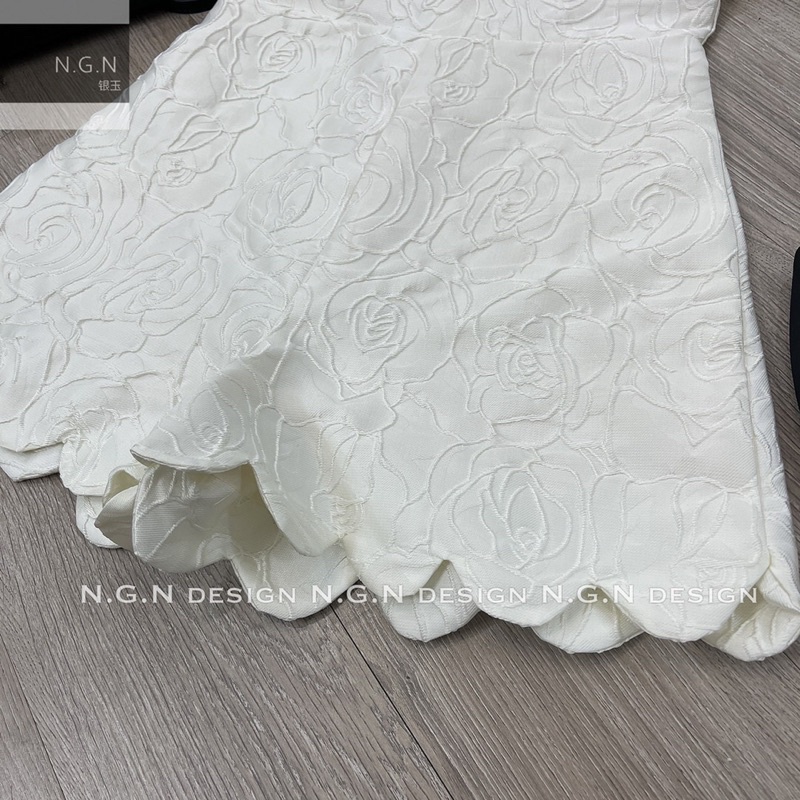 Jum hoa nổi trắng kem