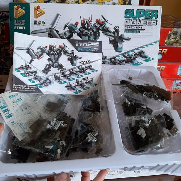 Bộ đồ chơi xếp hình LEGO robot  12 trong 1 có 570 mảnh ghép kích thích trí thông minh và sáng tạo của trẻ