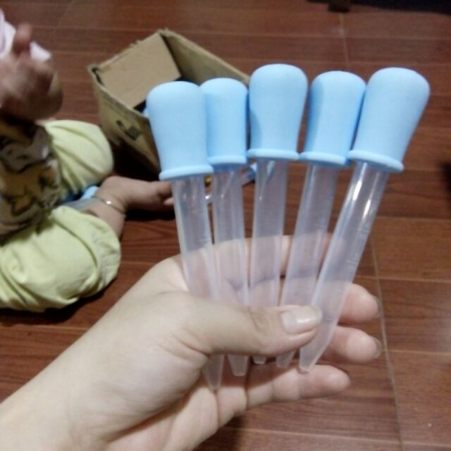 Ống bón sữa Ý